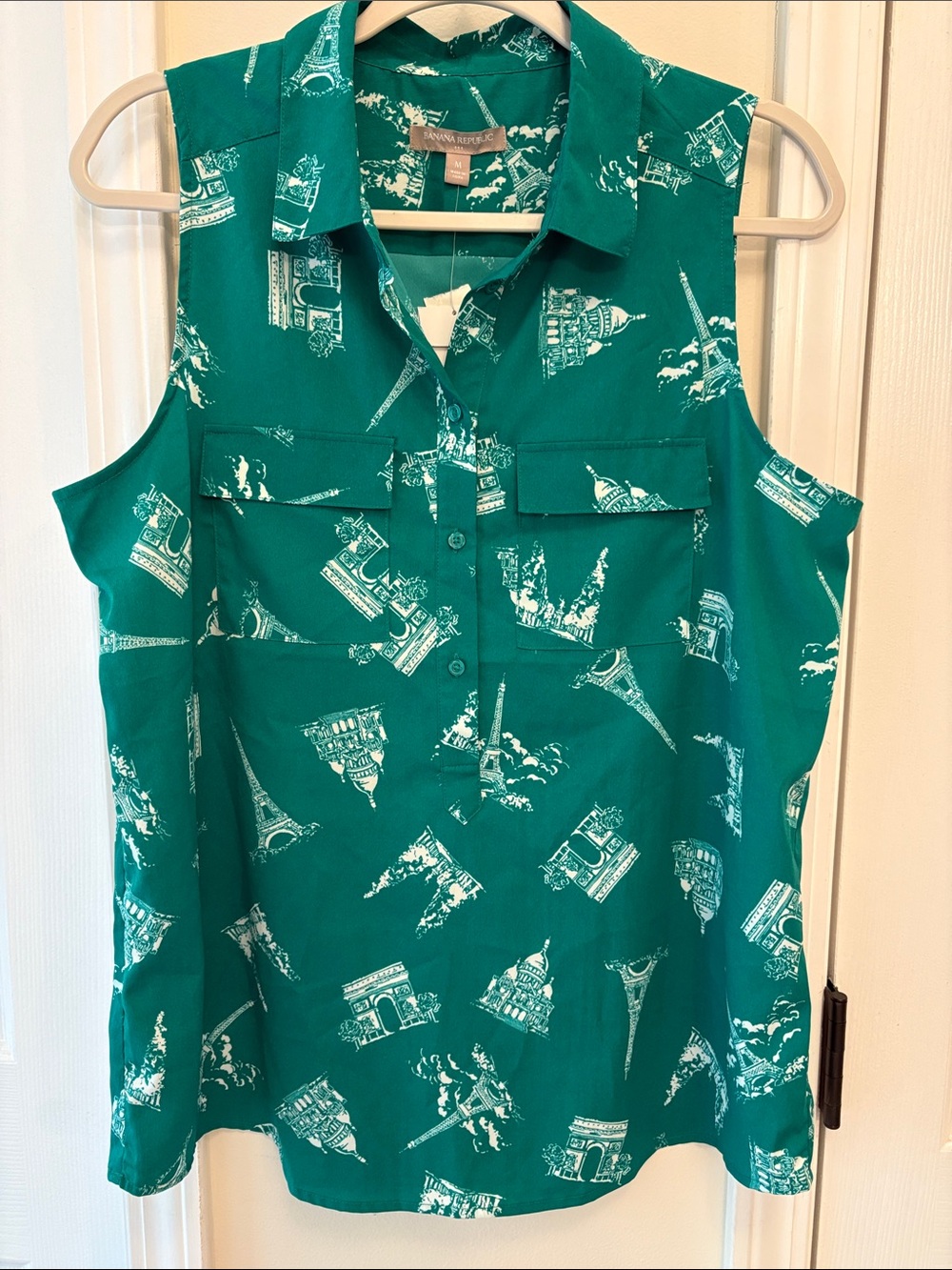 NWT Banana Republic Sleeveless Blouse with White Parisian Print